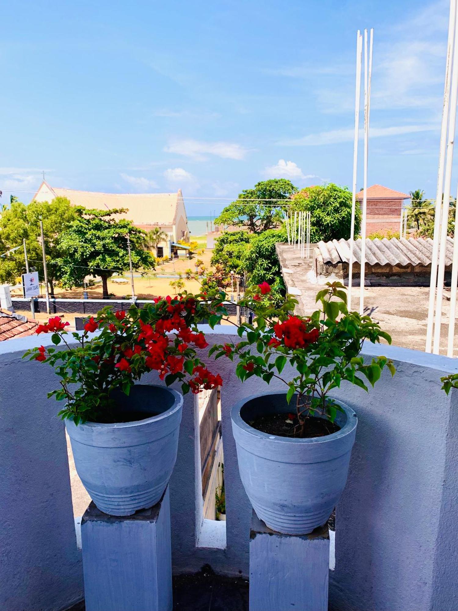Bhashiz Villa Negombo Bagian luar foto